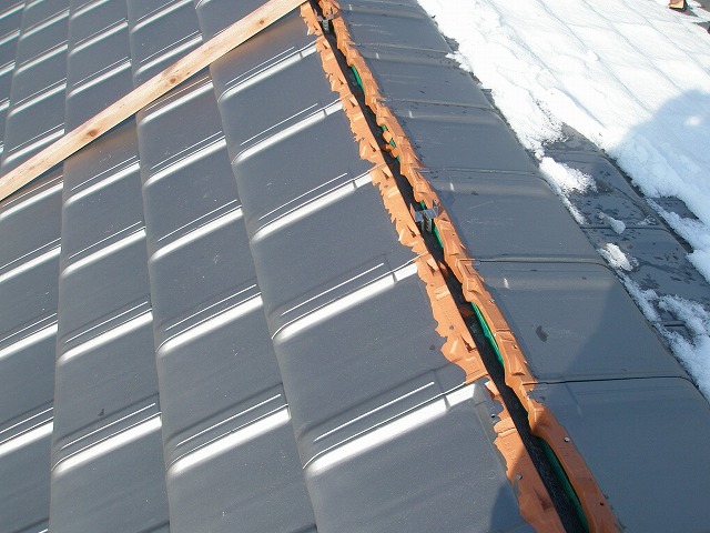 棟部分の平板瓦